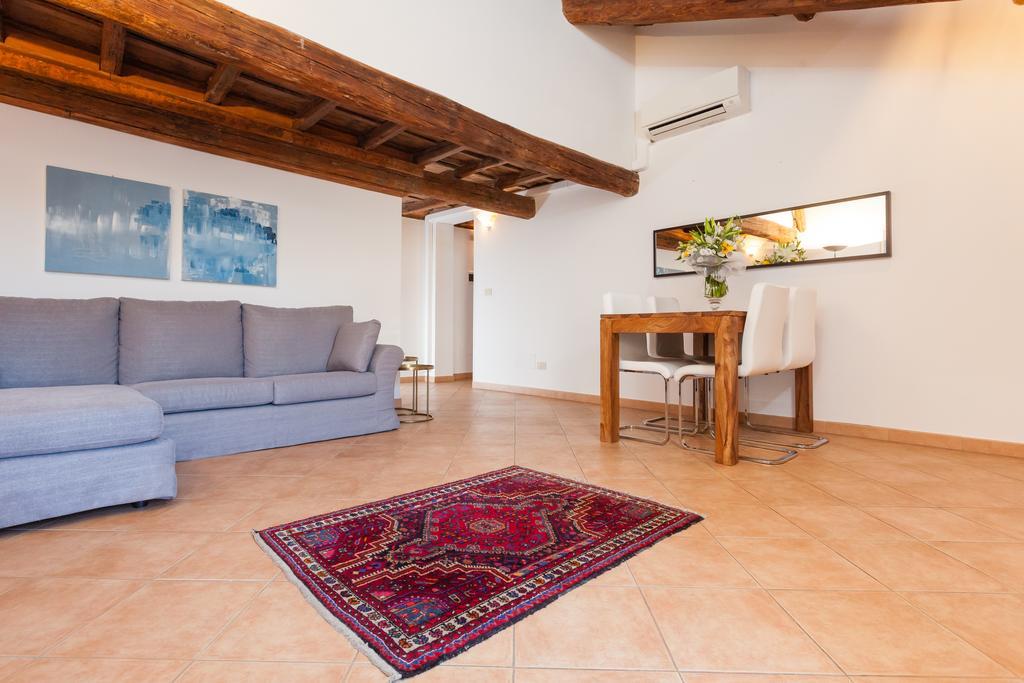 Maisonette Farnese Рим Стая снимка